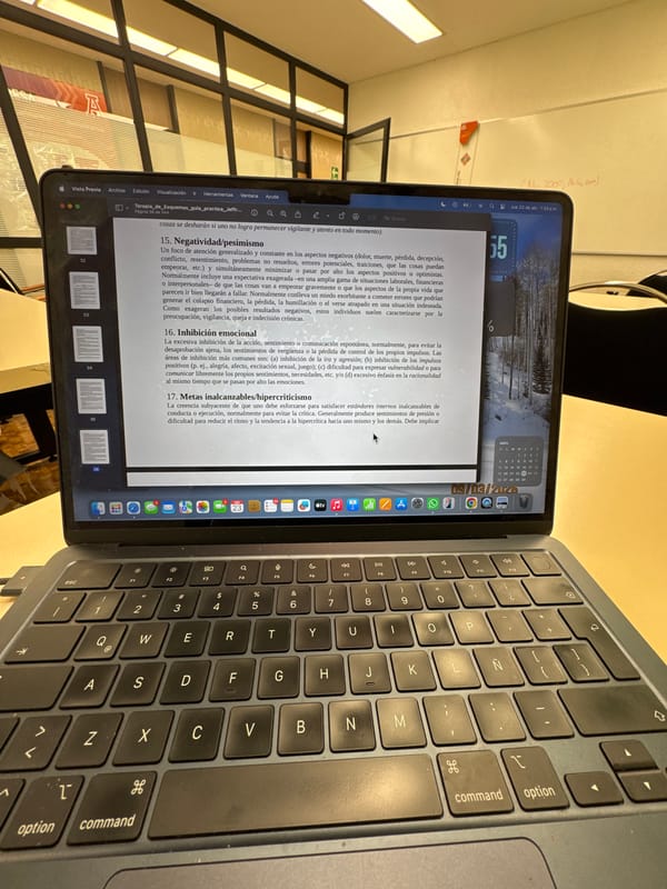 MacBook spotted on desk in Huixquilucan office setting