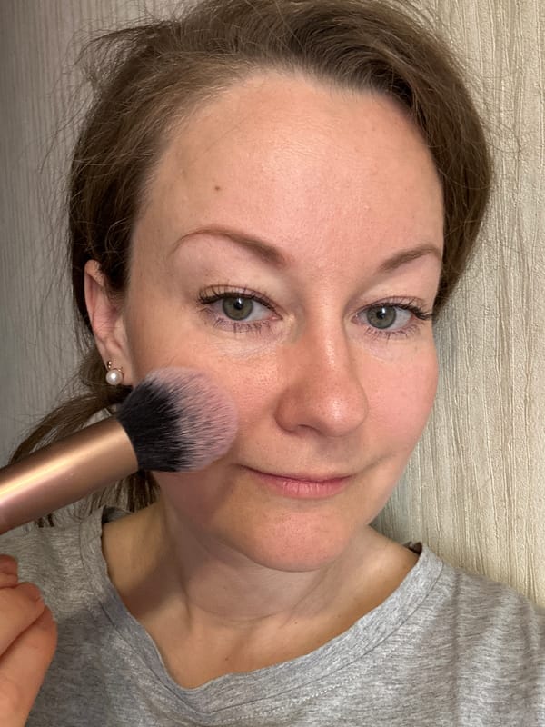 Woman's morning routine and selfies captured in Moscow