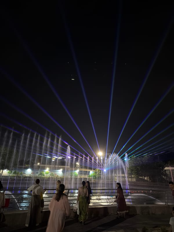 Nighttime fountain light show draws crowds in Shymkent