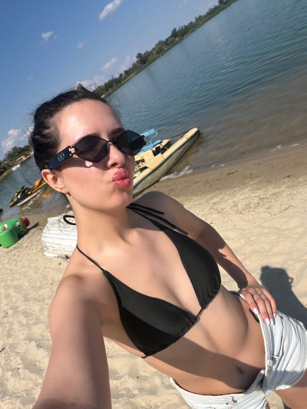Woman documents beach day with selfies, shopping, and cafe visit