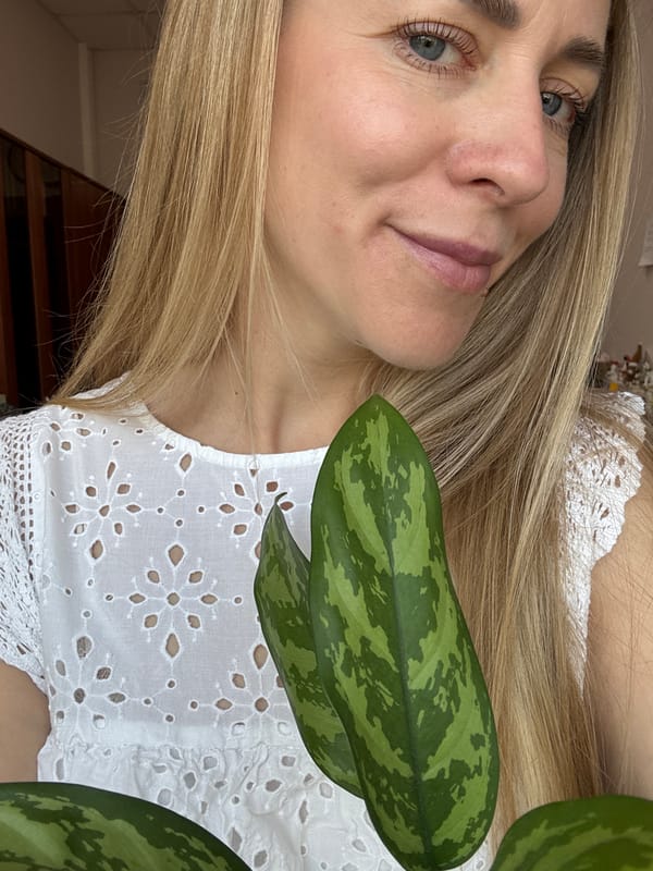 Portrait session with houseplants and an antique globe in Chaikovsky