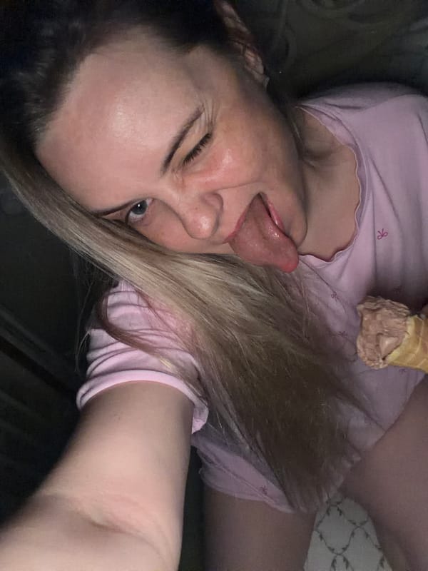 Pets investigate citrus drinks and fruit in Votkinsk home