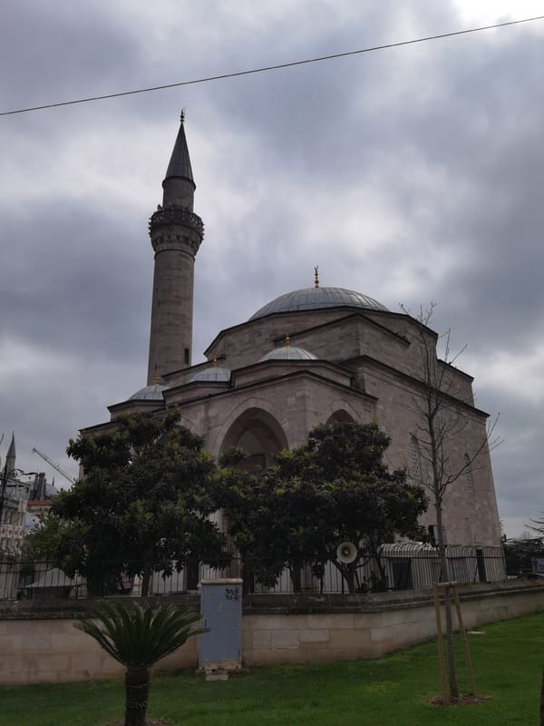 Tourist captures overcast morning scenes around Istanbul's Hagia Sophia district