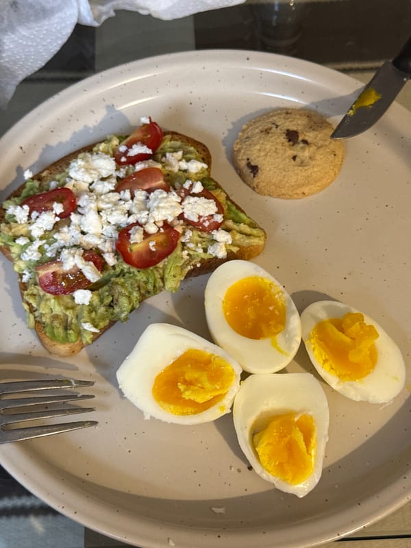 Montreal resident documents avocado toast meal, takes mirror selfie