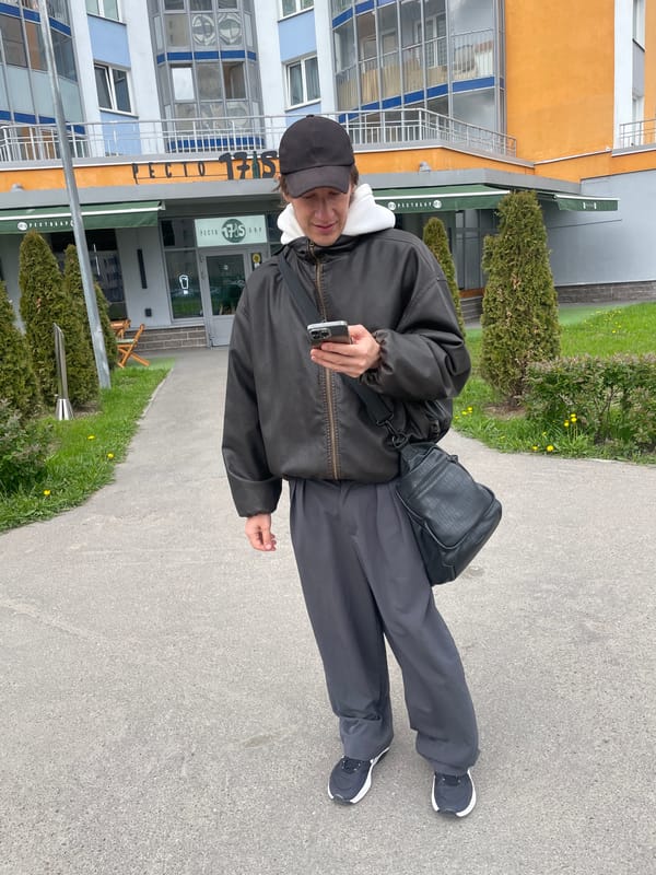Ordinary moments captured across Russian city during morning hours