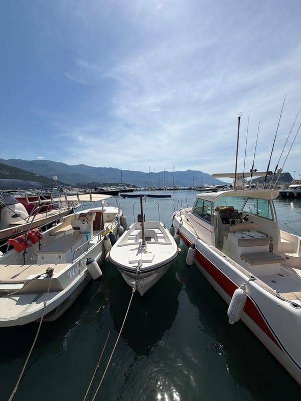 Morning scenes from Budva marina district captured by witnesses