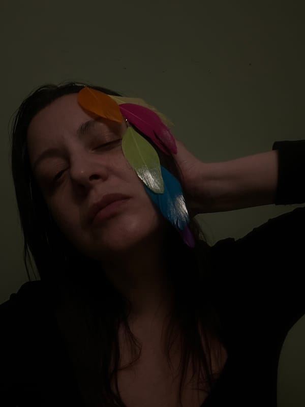Portrait session with colorful feathers documented in Riga
