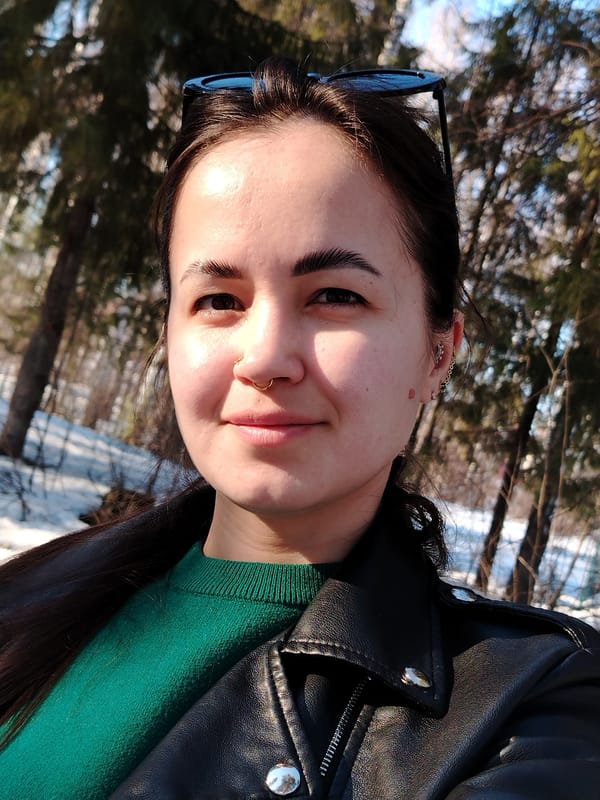 Family outing and phone case crafting documented in Noviy