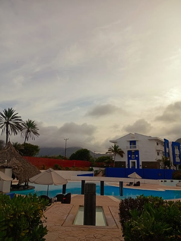 Evening pool scene documented at Playa El Agua resort