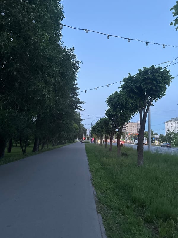 Evening stroll through Kazan parks and recreational areas documented