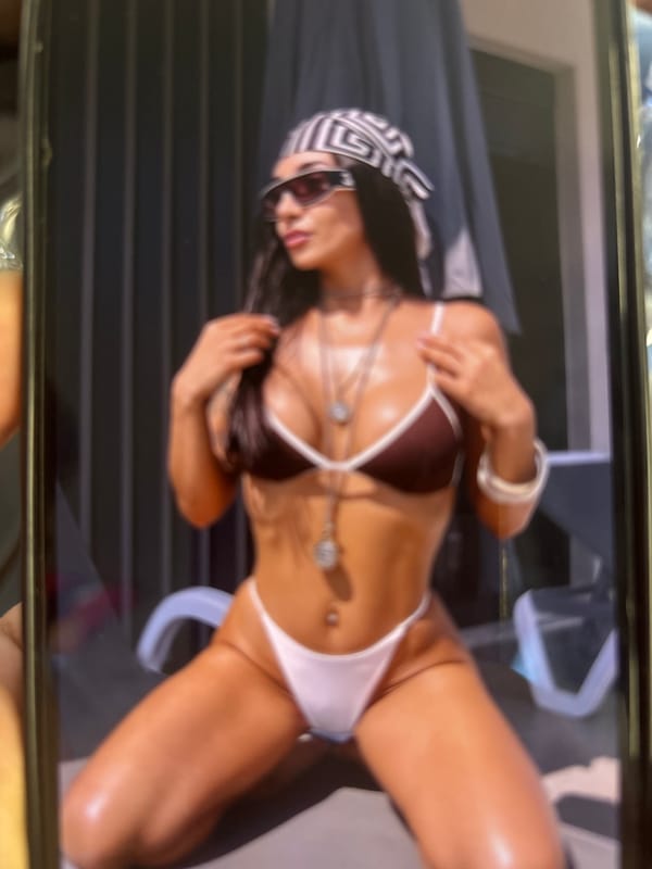 Young adults socialize at Blagoevgrad entertainment venues, browse phones