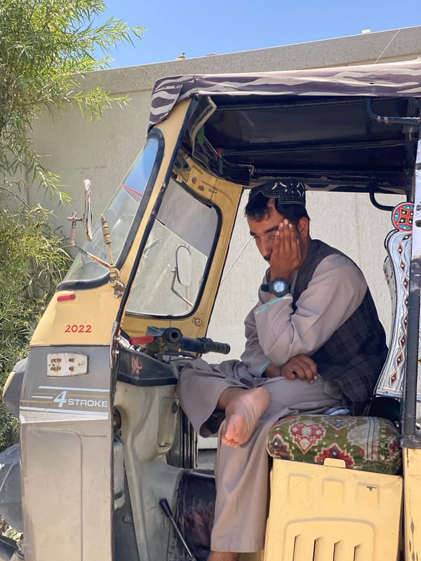 Street scene in Kandahar: rickshaws, motorcycles, and daily life