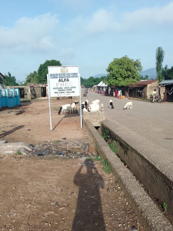 Street scenes documented near health center in Serti, Nigeria