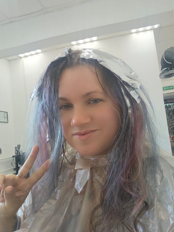 Salon selfies mid-color with foil in and phone out