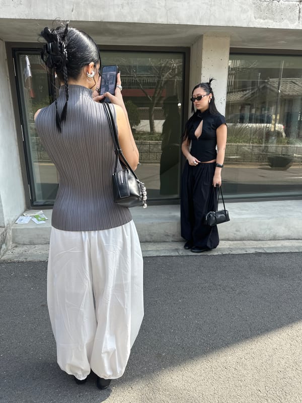 Early morning street life documented across Seoul districts