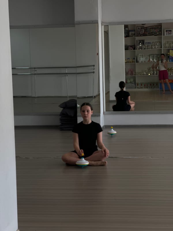Dance class with spinning top activity in Votkinsk studio