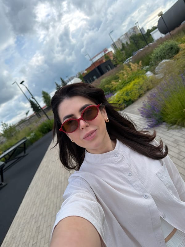 Quick urban drive with street scenes and casual selfies