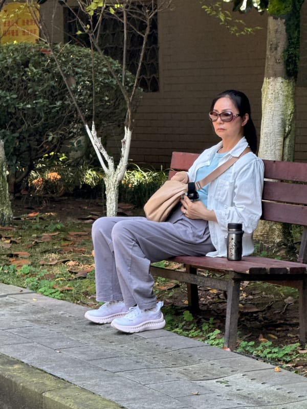 Morning park life captured in Banan, China