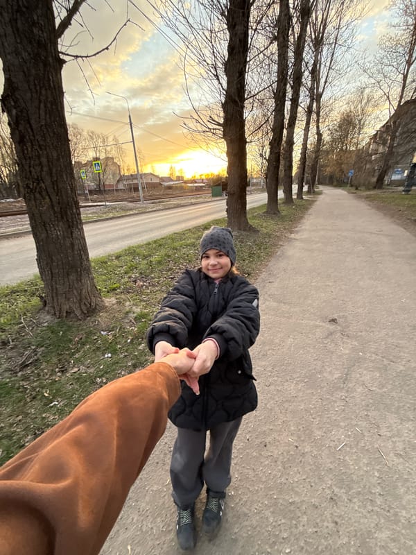 Family moments captured during golden hour in Rusanovo, Russia