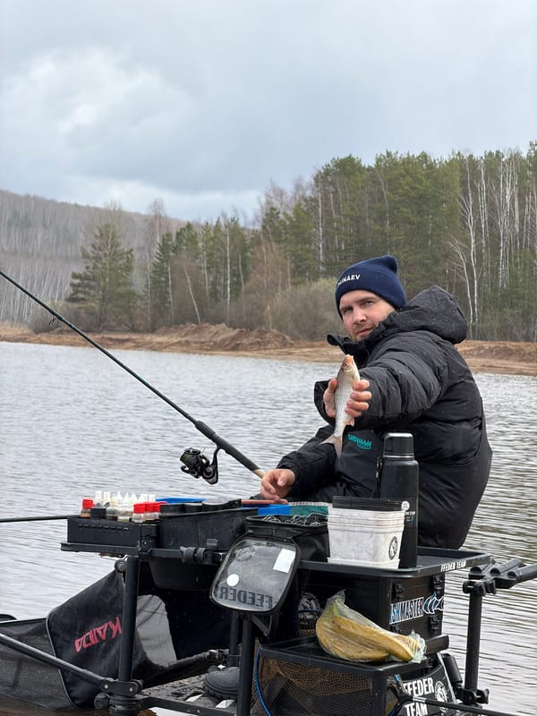 Solo angler documents successful fishing session in Chaykovsky, Russia