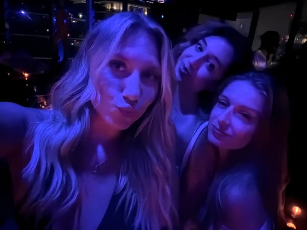 A Miami night out, club vibes and bathroom selfies