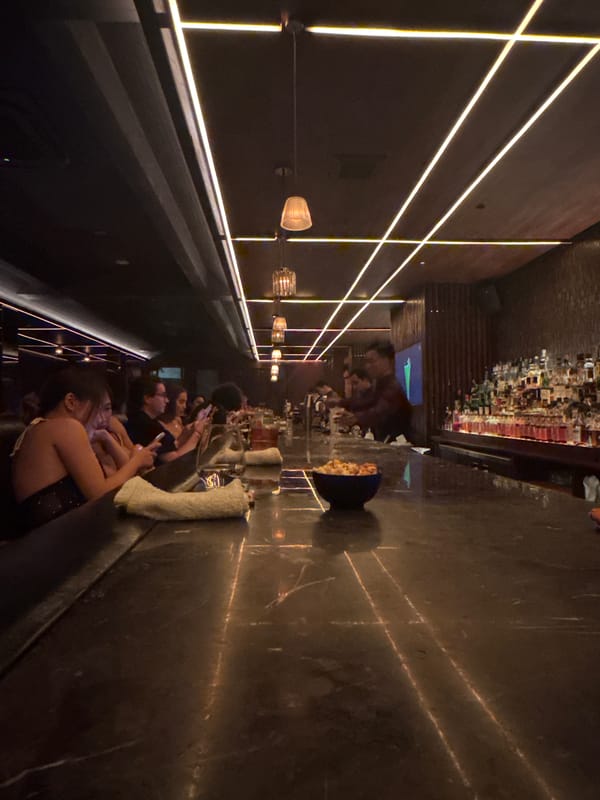 Busy North Kuta bar captured during afternoon service