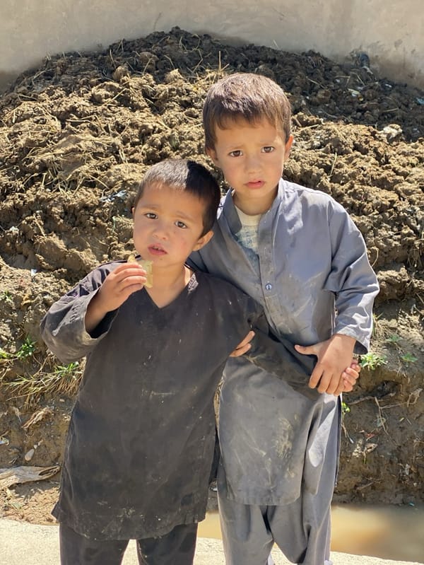 Daily bread-making and street life documented in Kandahar