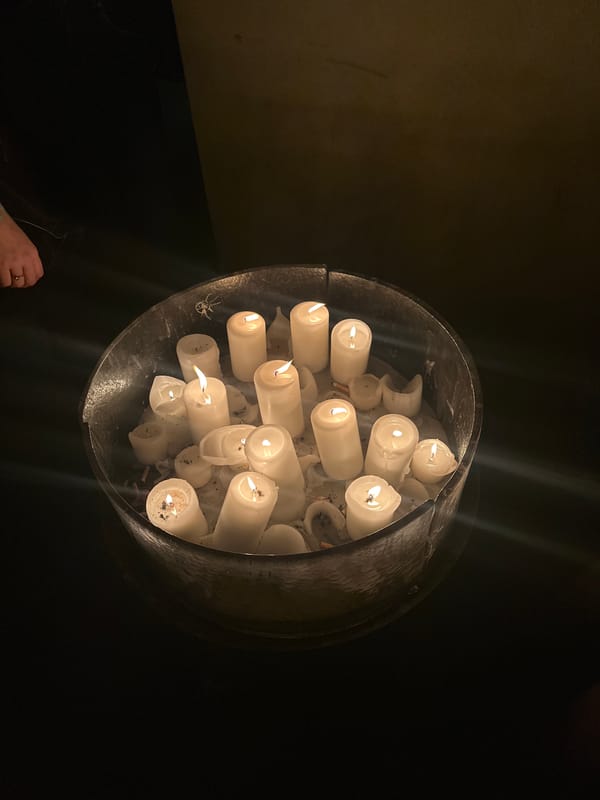 Singer performs at candlelit Berlin club Saturday night