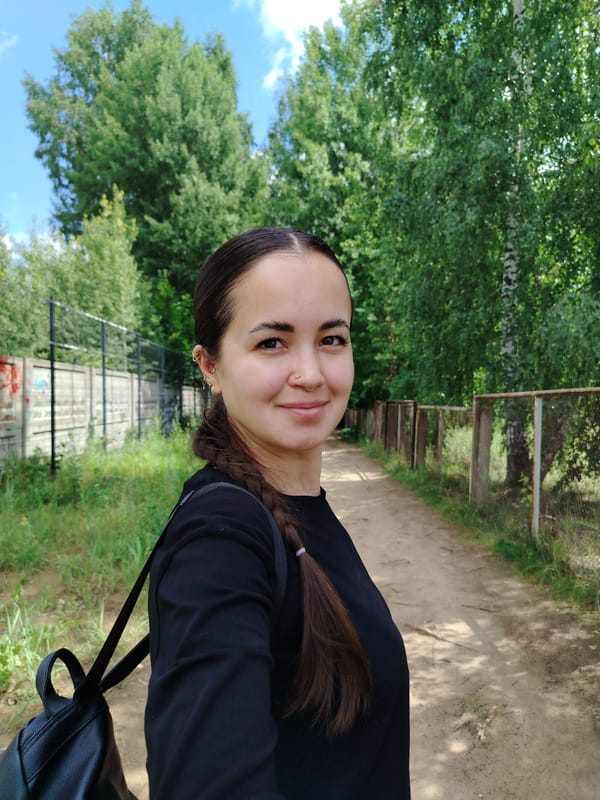 Outdoor selfies and wildflowers on a summer morning in Noviy