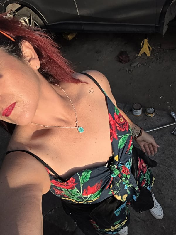 Red-haired woman observed across multiple Arica locations