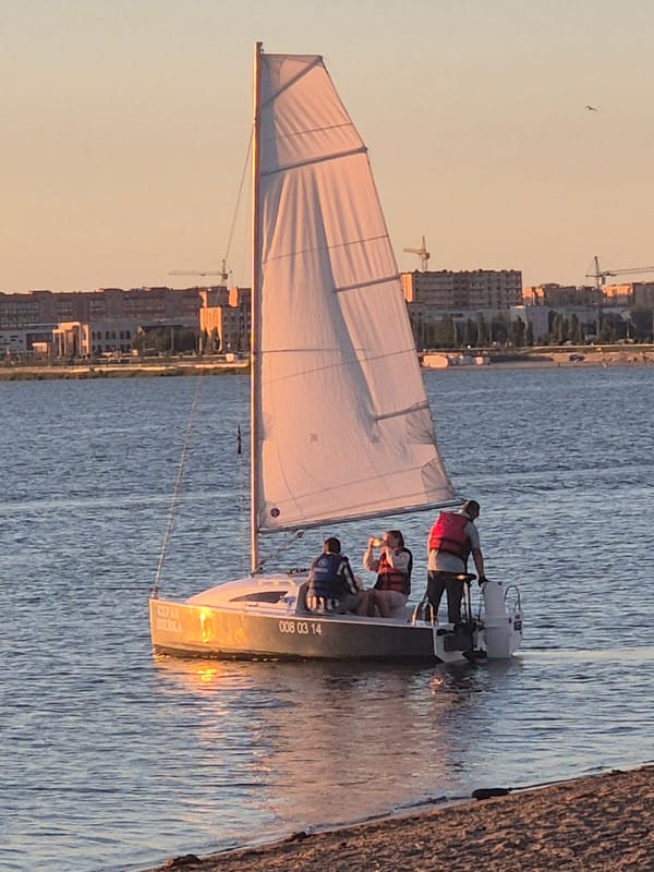 Kokshetau afternoon: lake sailing, live performances, and city life
