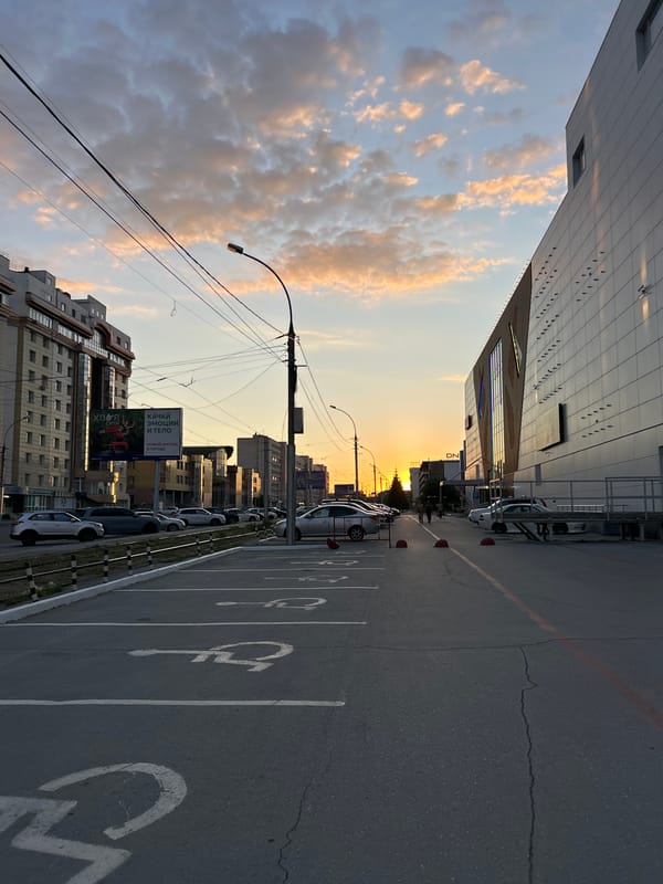 Quick photo session on a city street at golden hour