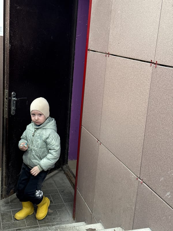 Morning portraits captured in Perm indoor spaces