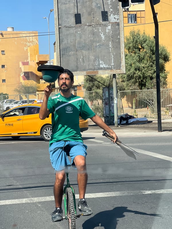 Unicyclist juggles machetes at Arica crosswalk, workers repair nearby infrastructure