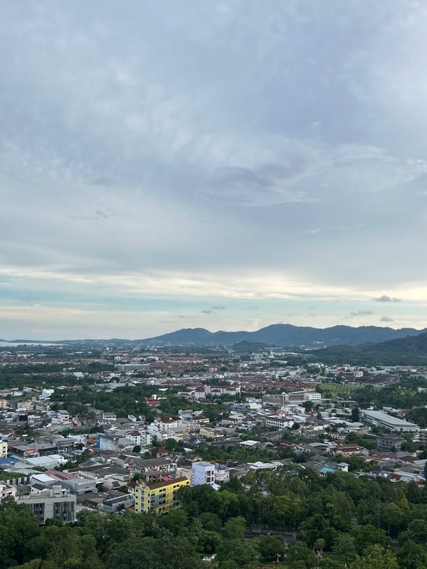 Scenic viewpoint gathering in Ratsada draws visitors and street musician