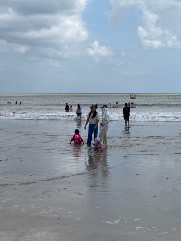 Cloudy day on Kuta Selatan's busy beach shore