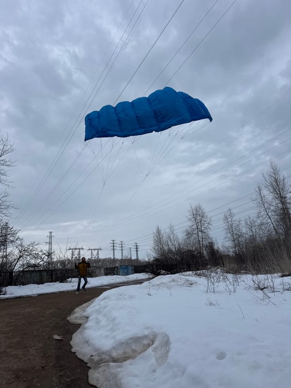 Kite mishap and leisure moments in snowy Russian town