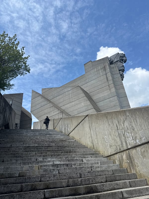 Tourist documents Bulgarian state monument visit, captures backflip performance