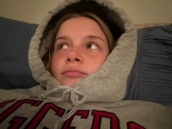 Person in gray hoodie spotted in Vancouver early morning