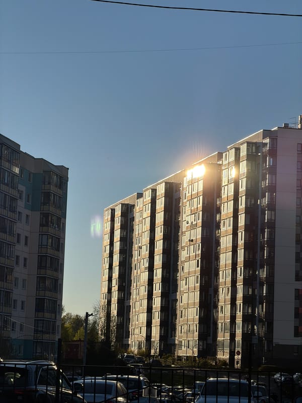 Witness documents afternoon scenes in unknown Russian city
