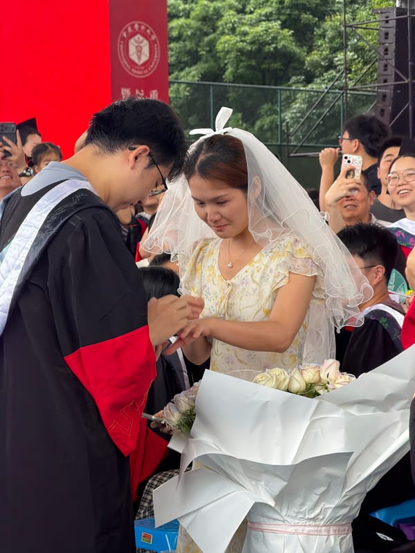 Graduation ceremony in Chongqing doubles as celebration and proposal