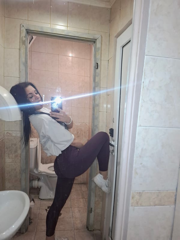 Woman documents morning outing at Mezdra cafe with selfies