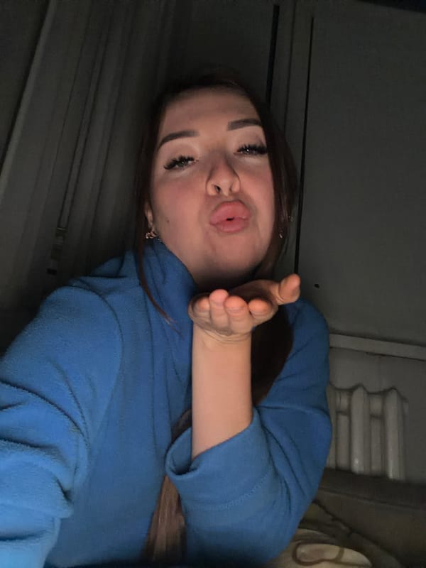 Selfie session in a Tujmazy interior, blue fleece and sunglasses