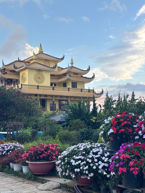 Morning at Xuân Hương Lake and Buddhist temple in Da Lat