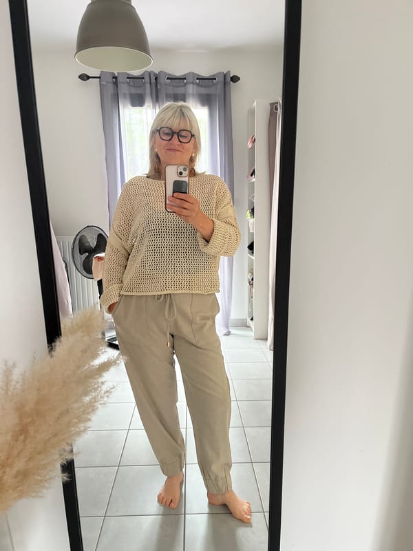 Woman's morning routine documented in Chambœuf, France