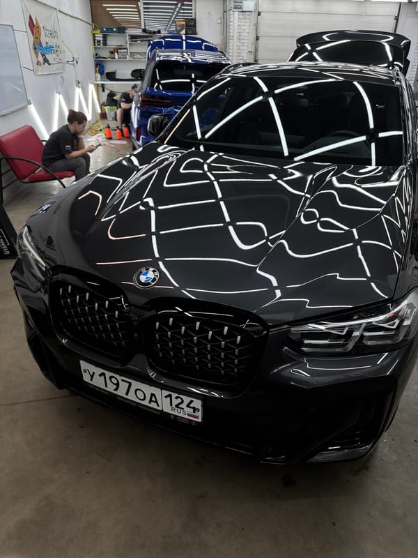 Routine automotive maintenance documented at Krasnoyarsk service facility