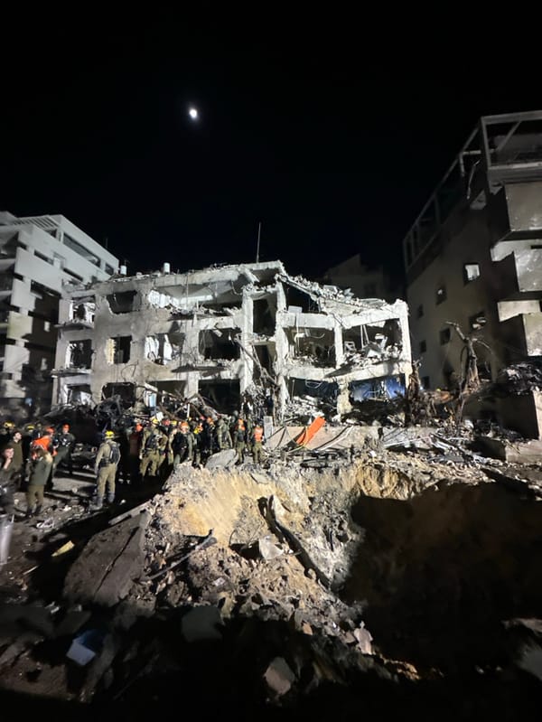 Building collapse in Tel-Aviv draws emergency response teams