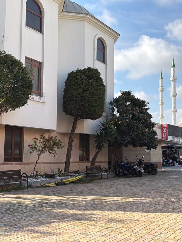 Sunny afternoon street scenes documented in Alanya, Turkey