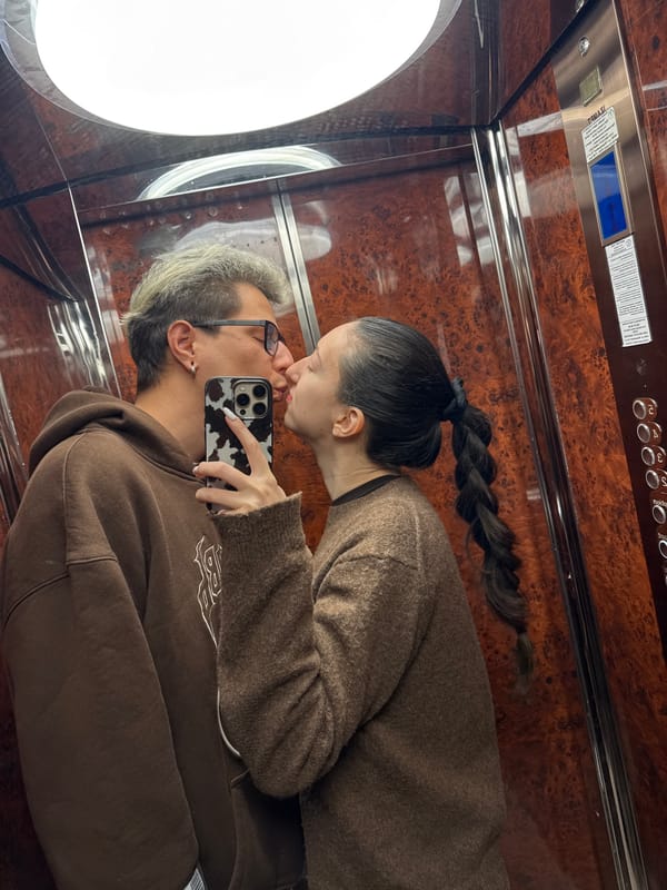 Couple captures elevator selfies in Veliko Tarnovo