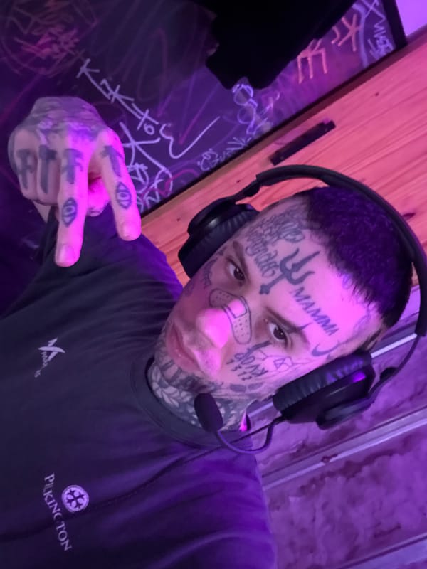 Tattooed gamer plays Fortnite in Buenos Aires